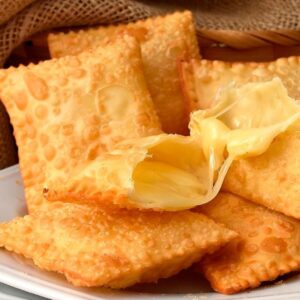 Pastelzinho de Carne/ Queijo